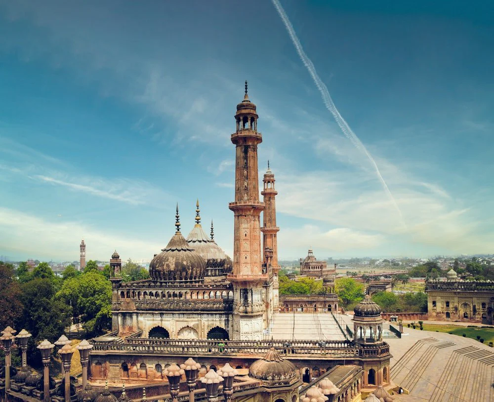 Paint By Numbers | Lucknow - Brown And White Concrete Building Under Blue Sky During Daytime