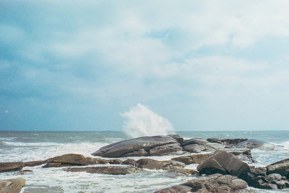 Paint By Numbers | Quanzhou - Ocean Waves Crashing On Rocks During Daytime