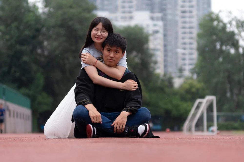 Paint By Numbers | Hefei - Woman Back Hugging Man Squatting On Field